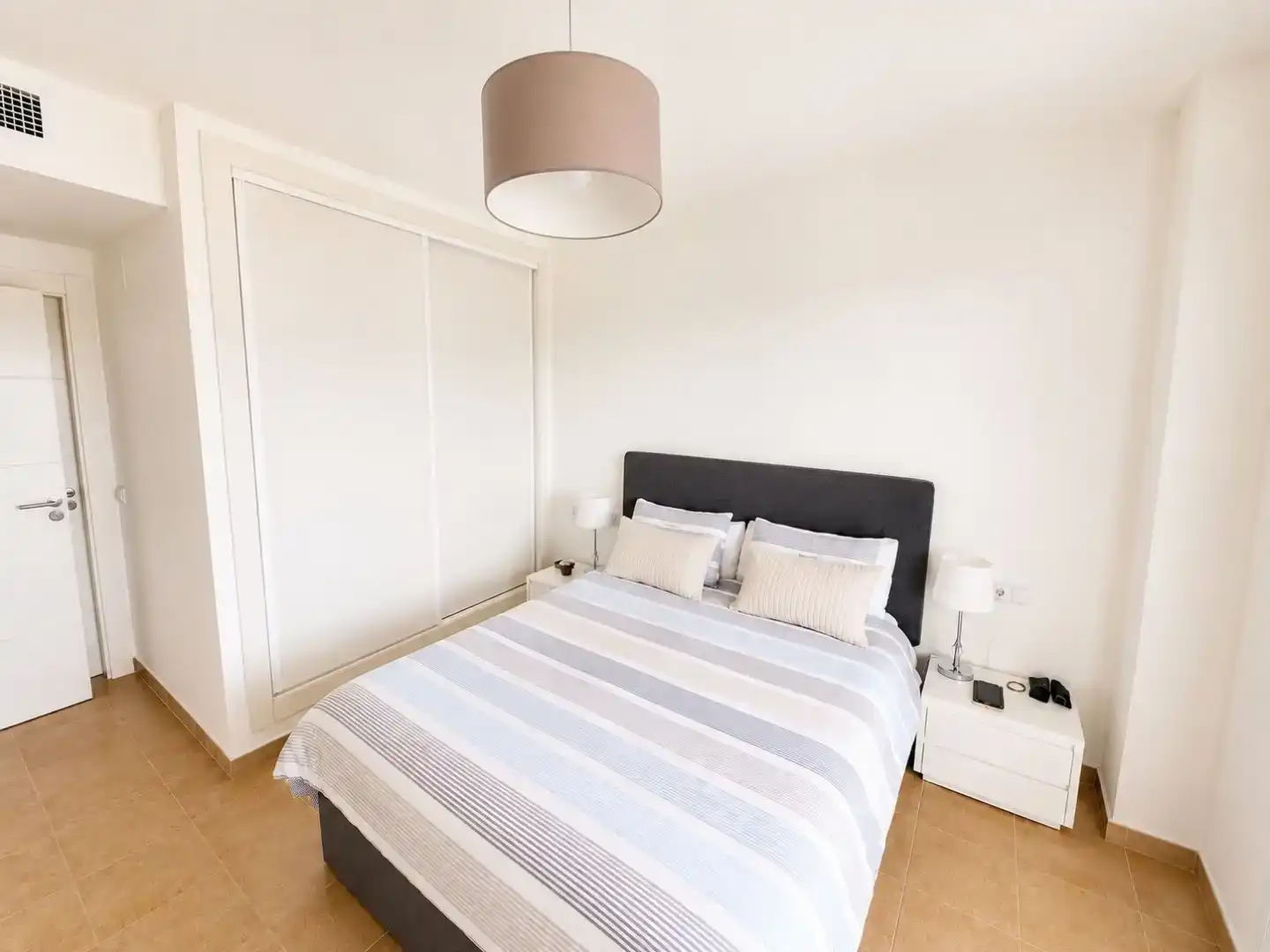 Habitación de Piso en venta en La Alcaidesa con Aire acondicionado, Piscina y Balcón