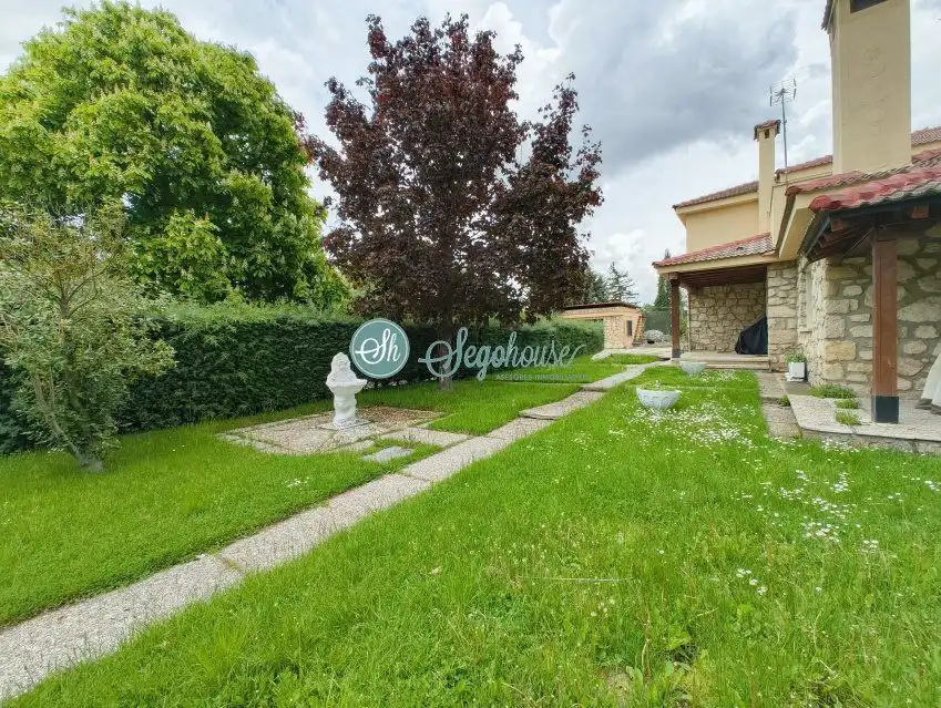 Garden of Houses for sale in Segovia  with Heating