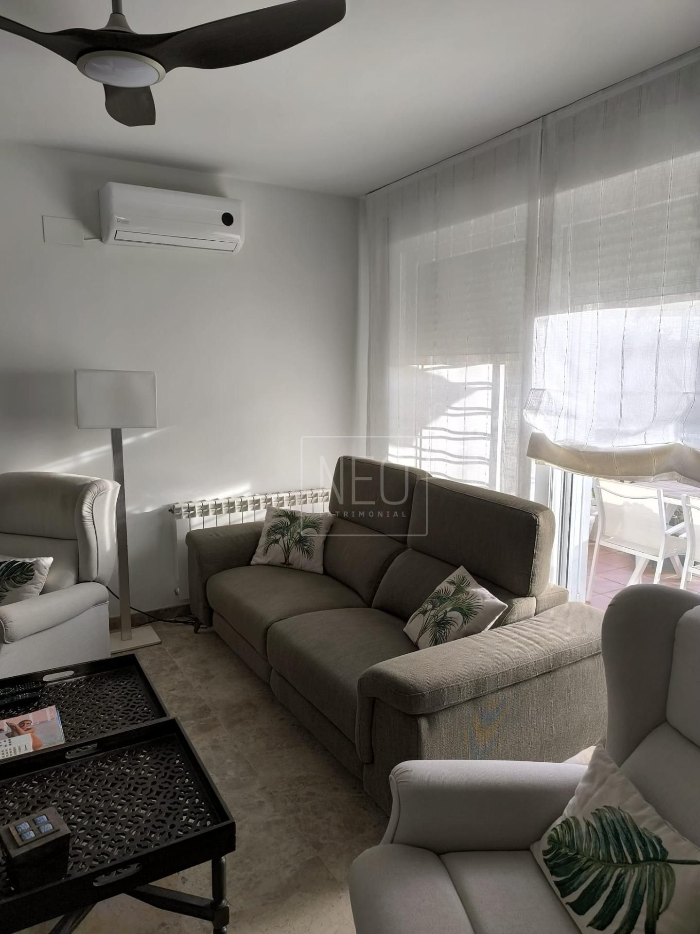 Sala d'estar de Casa adosada en venda en Atarfe amb Aire condicionat, Calefacció i Jardí privat