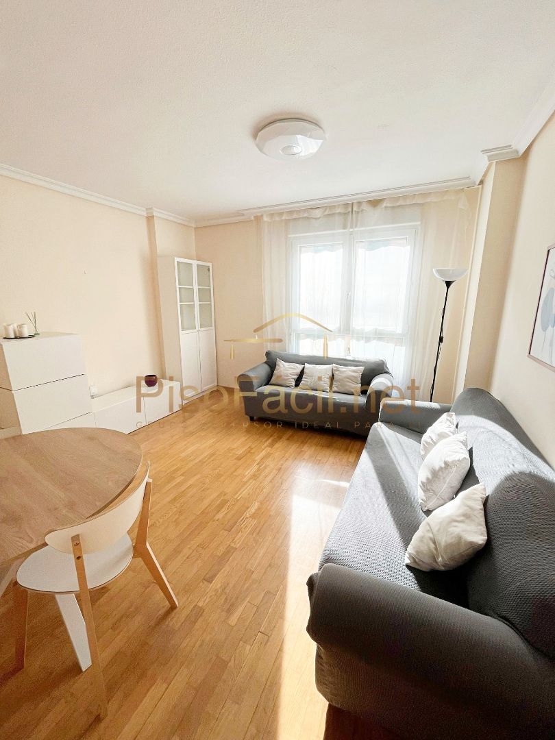 Living room of Flat for sale in Parla  with Air Conditioner, Heating and Parquet flooring