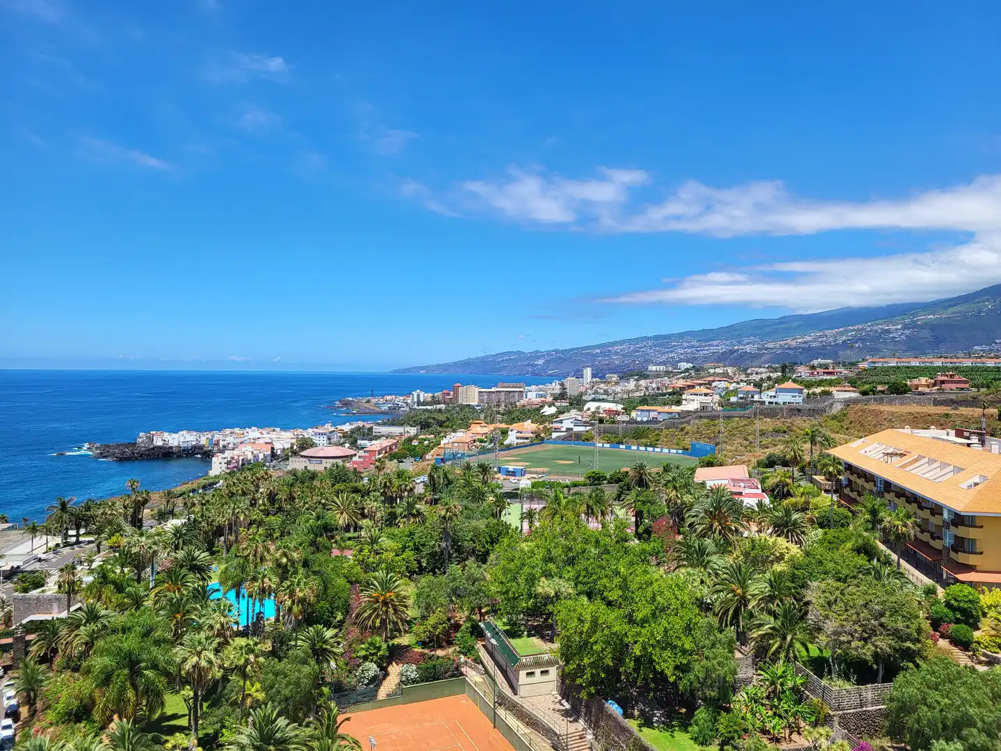 Vista exterior de Apartamento en venta en Puerto de la Cruz con Piscina, Amueblado y Balcón