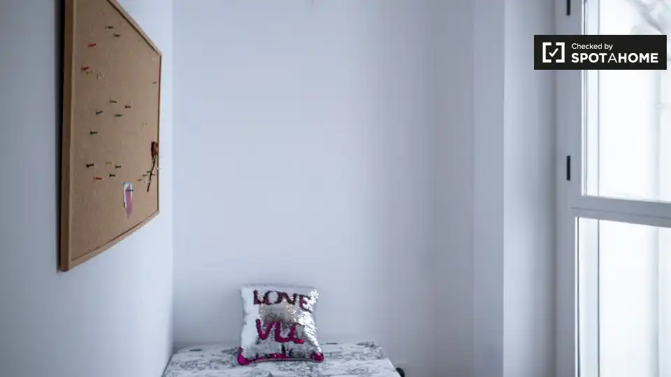 Bedroom of Flat for rent in Valencia  with Air Conditioner, Heating and Furnished