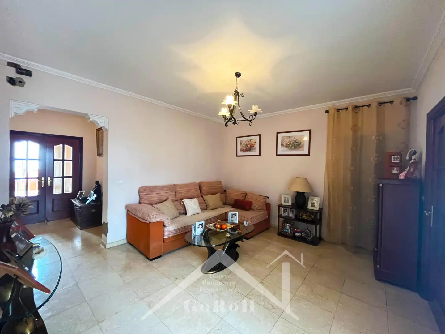 Sala d'estar de Casa o xalet en venda en Almadén de la Plata amb Jardí privat, Terrassa i Traster