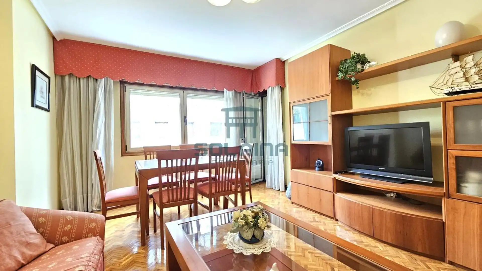 Sala de estar de Piso en venta en Ourense Capital  con Calefacción, Trastero y Amueblado