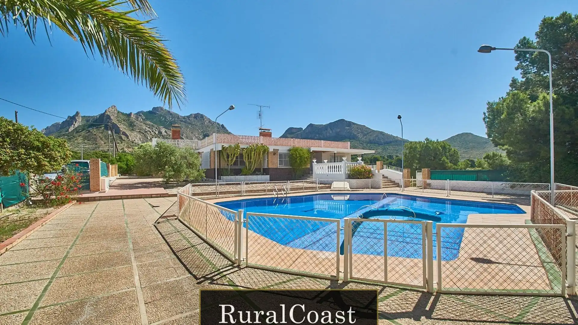 Vista exterior de Casa o chalet en venta en Busot con Terraza, Trastero y Piscina