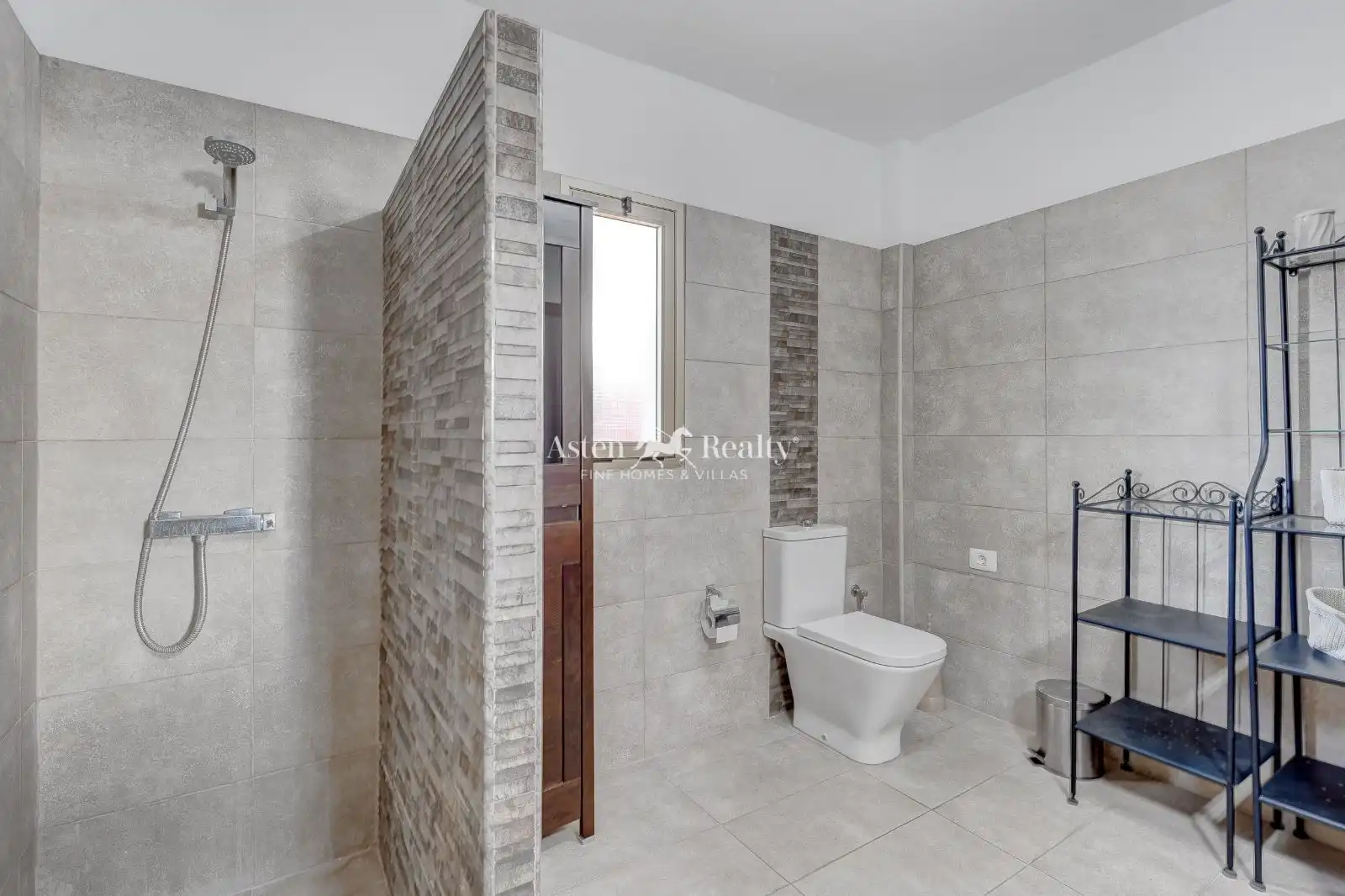 Bany de Casa o xalet en venda en Adeje amb Aire condicionat, Traster i Piscina