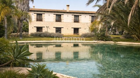 Villa mediterránea con 16.000 m de terreno y uso urbanizable junto al Aeropuerto de Alicante