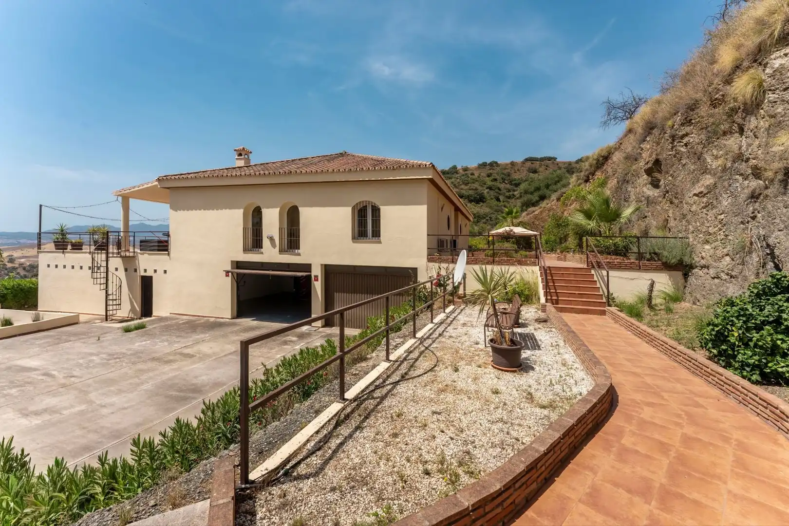 Vista exterior de Finca rústica en venda en Cártama amb Aire condicionat, Traster i Piscina