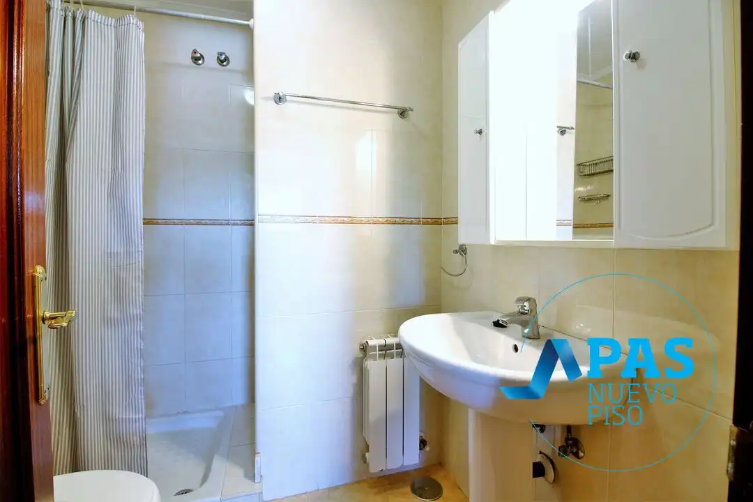 Badezimmer von Wohnung zum Verkauf in Miengo mit Heizung, Abstellraum und Möbliert