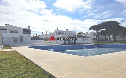 Vista exterior de Casa adosada en venda en Chiclana de la Frontera amb Calefacció, Jardí privat i Terrassa