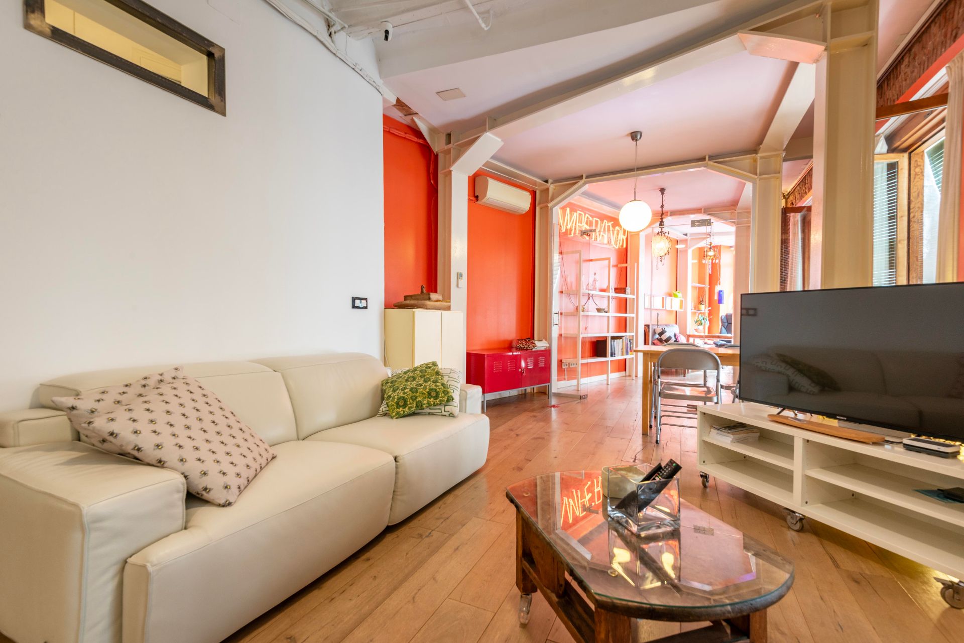 Living room of Flat to rent in  Madrid Capital  with Air Conditioner, Heating and Parquet flooring
