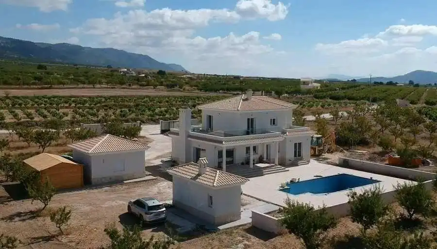 Chalet con piscina en venta en El Pinós / Pinoso, imagen 4