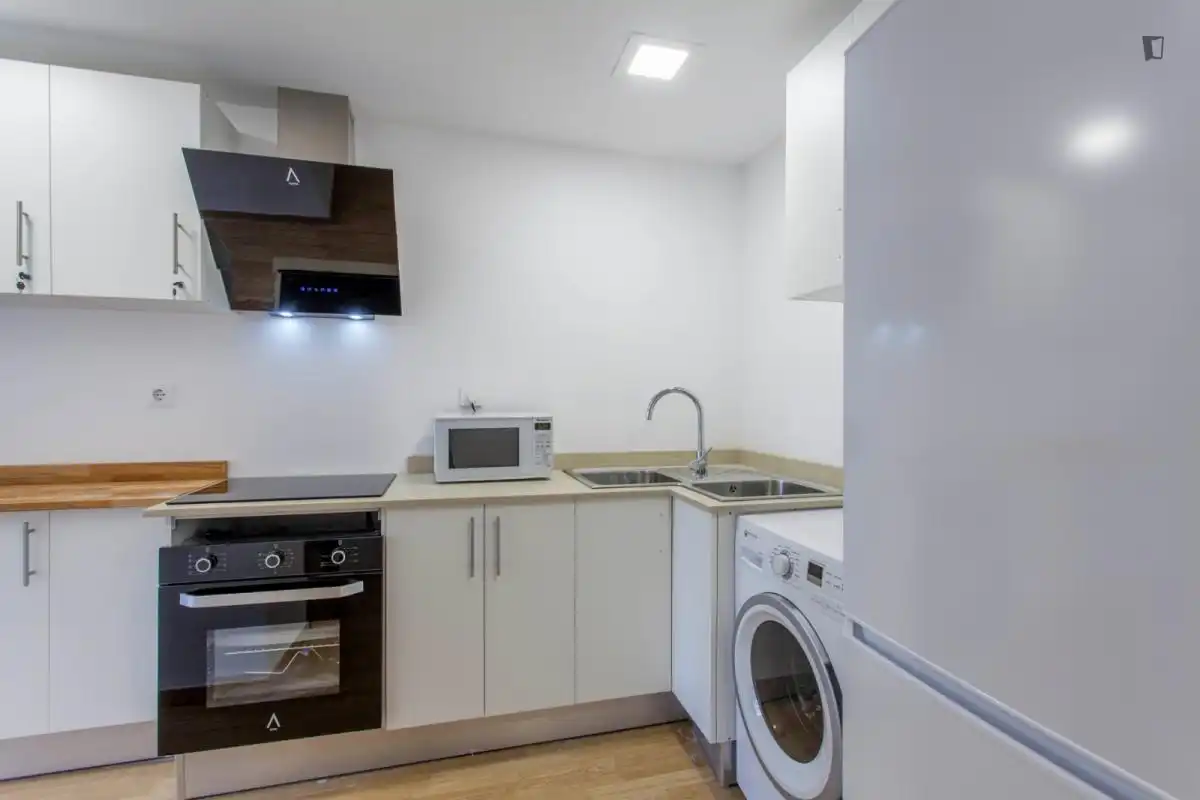 Cocina de Apartamento para compartir en Valencia con Aire acondicionado, Amueblado y Horno