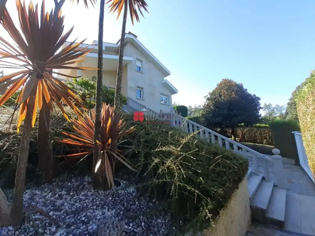 Vista exterior de Casa o chalet en venta en Santiago de Compostela  con Calefacción, Terraza y Trastero