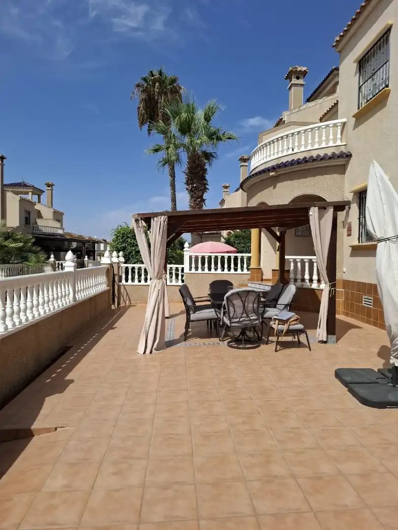 Villa mit Pool zum Verkauf in El Raso