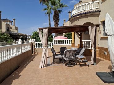 Villa con piscina in vendita a El Raso