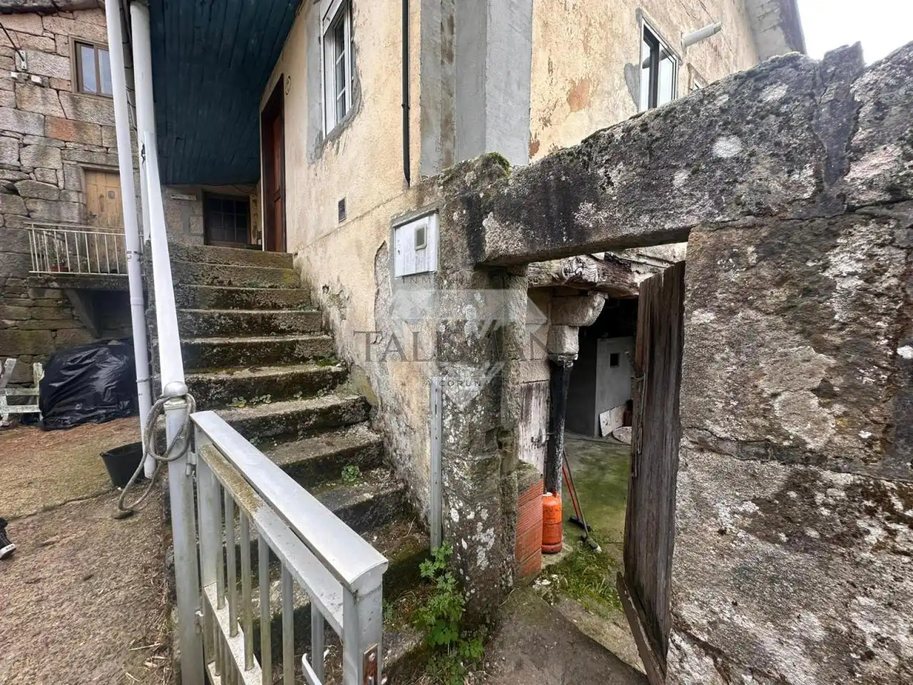 Vista exterior de Casa o chalet en venta en A Lama   con Jardín privado, Trastero y Amueblado