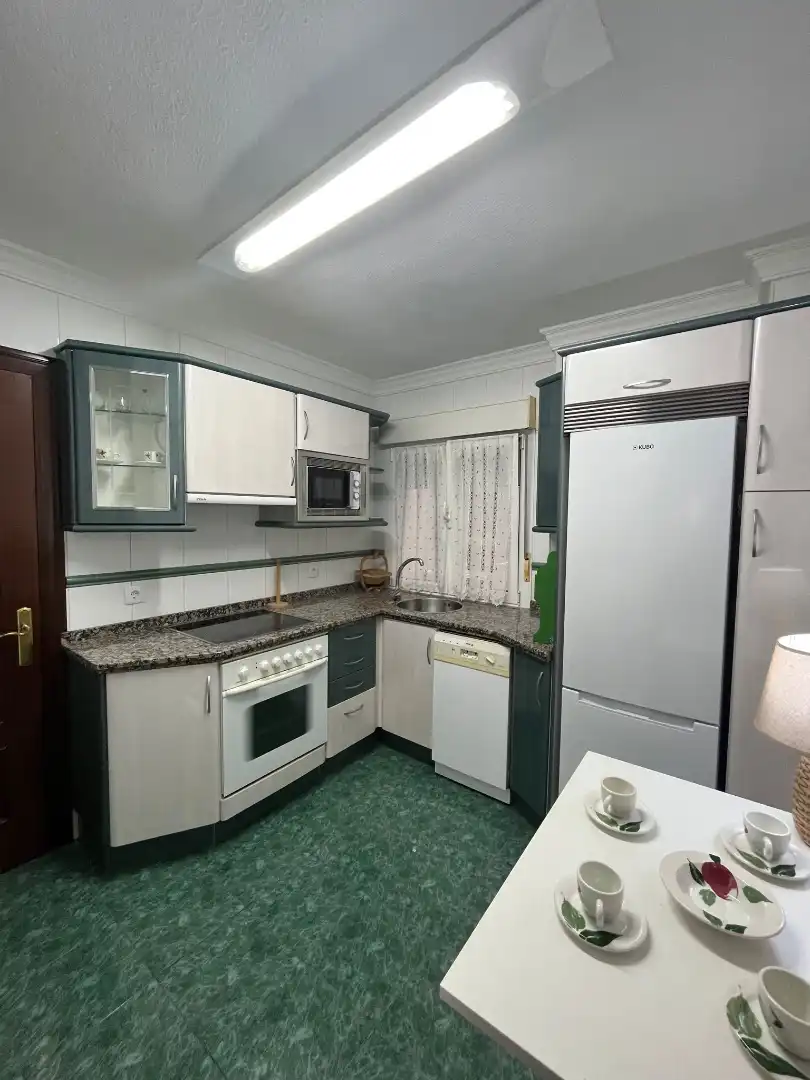 Cocina de Piso en venta en Gijón  con Calefacción y Amueblado
