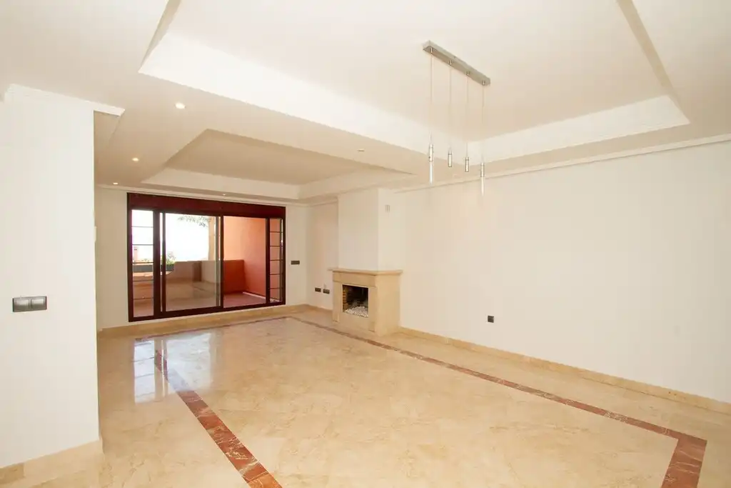 Bajo con piscina en venta en La Mairena, imagen 2