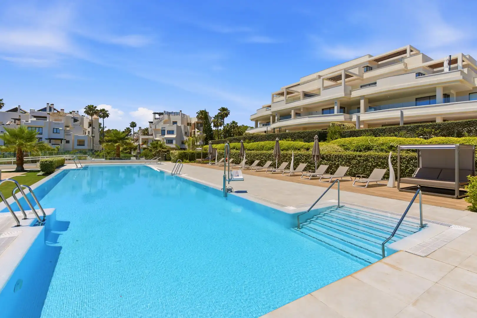 Piscina de Casa adosada en venda en Estepona amb Aire condicionat, Jardí privat i Terrassa