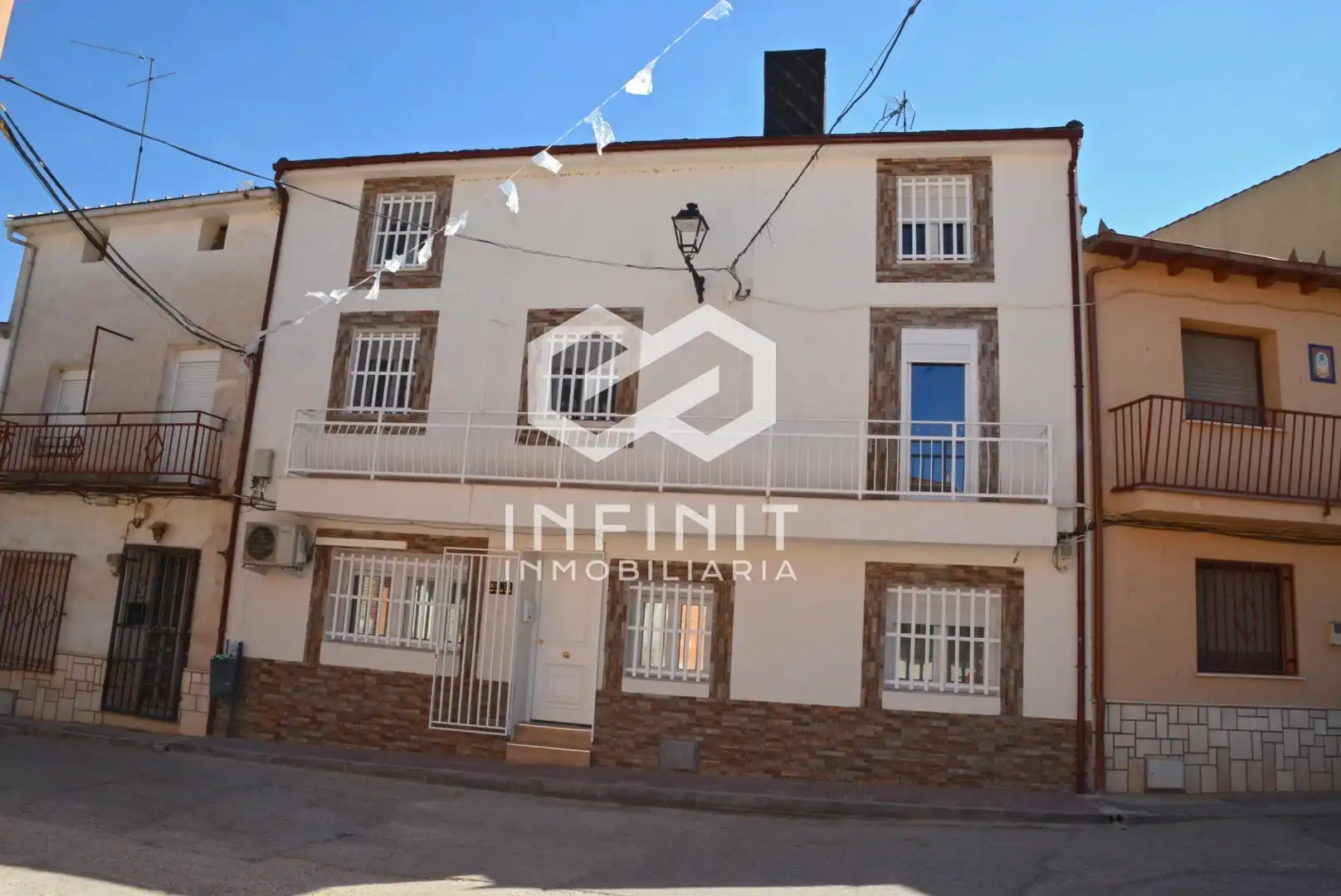Exterior view of Houses for sale in Mazuecos  with Air Conditioner and Balcony