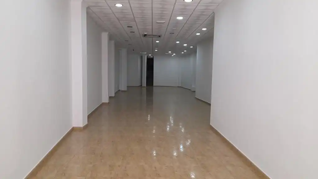 Local comercial de lloguer a La Roda, imagen 2