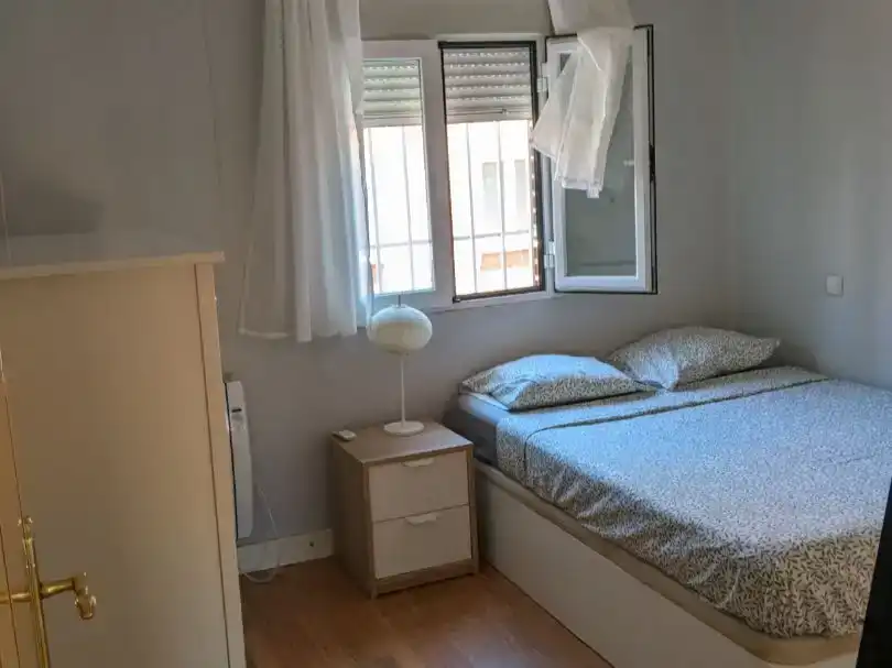 Schlafzimmer von Wohnung zur Miete in  Madrid Capital mit Klimaanlage und Balkon