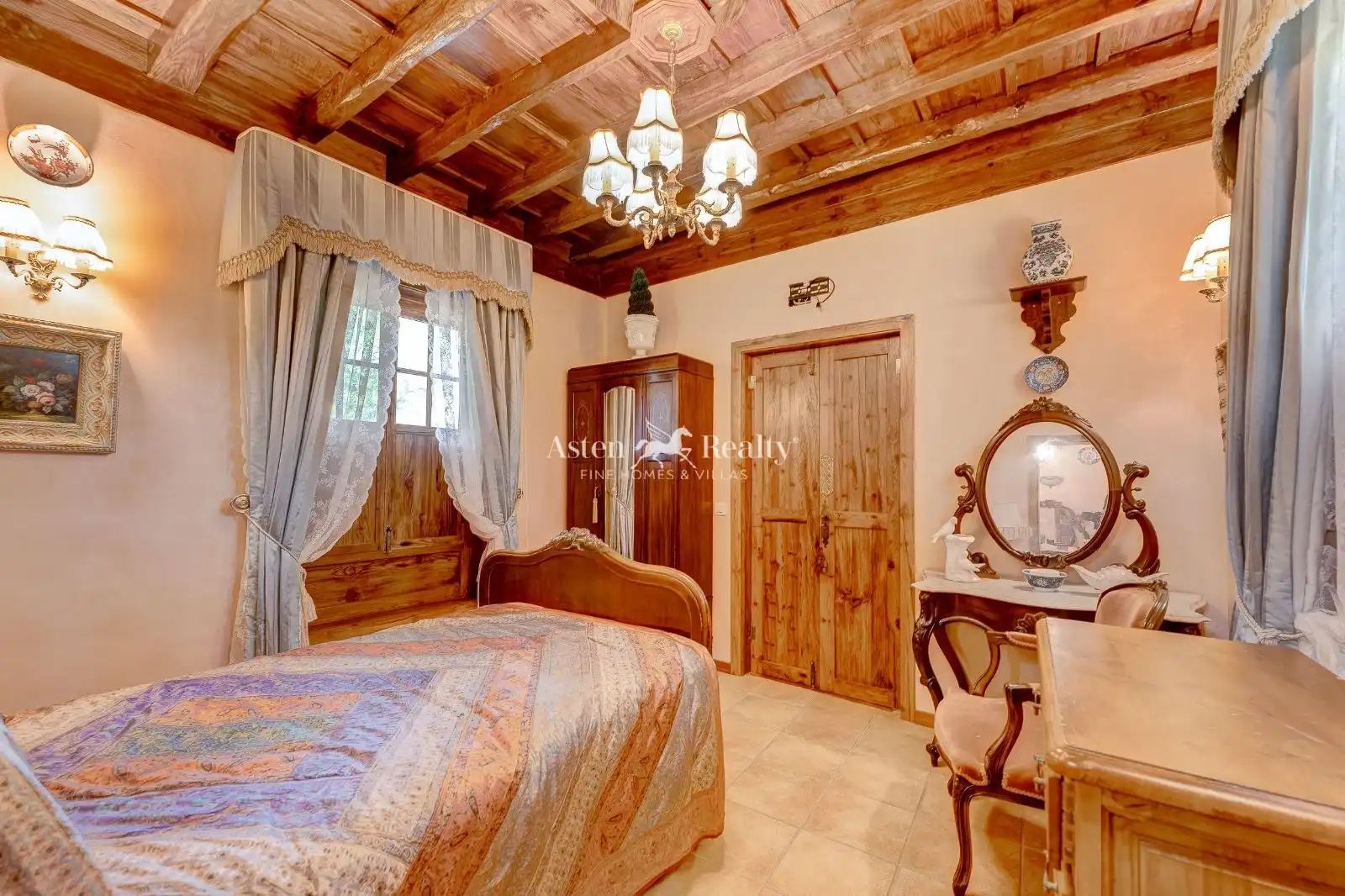 Dormitori de Casa o xalet en venda en Icod de los Vinos amb Terrassa i Moblat