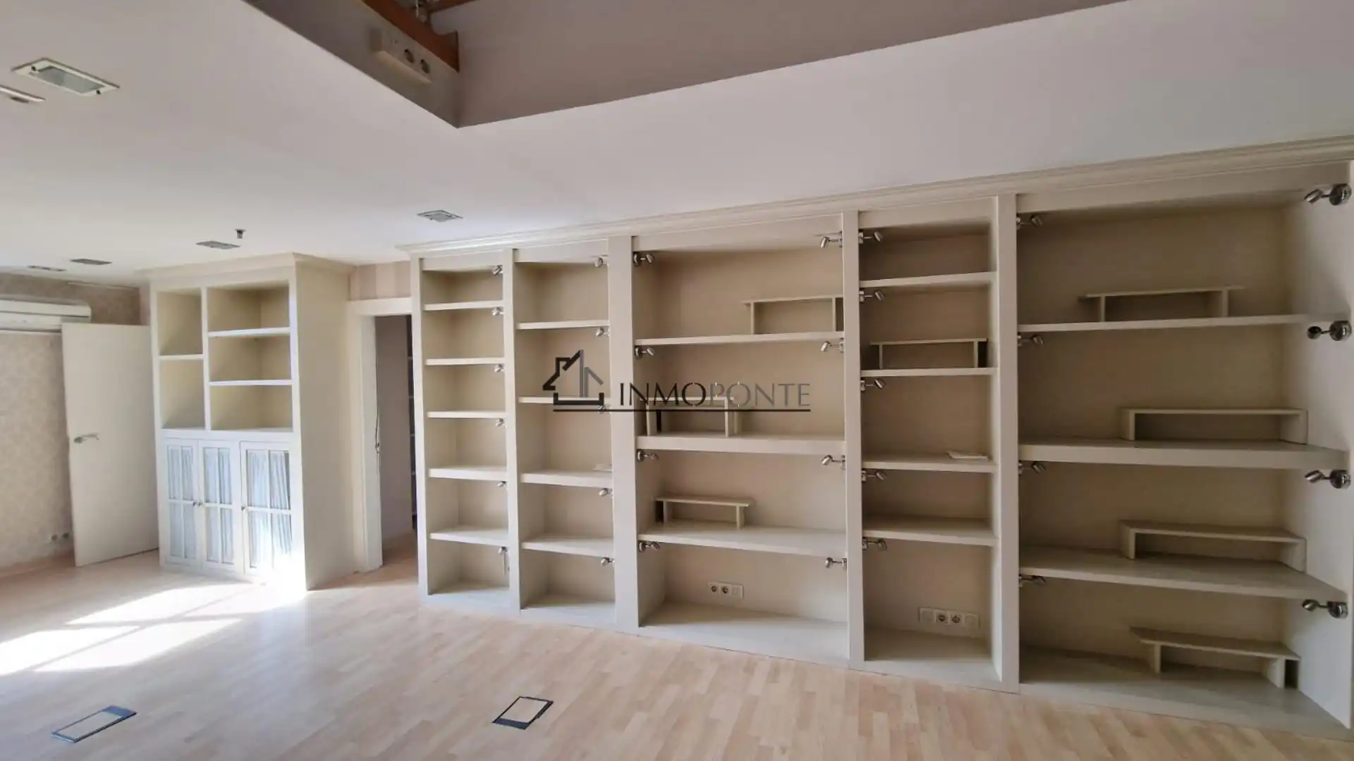 Sala de estar de Local en venta en Poio
