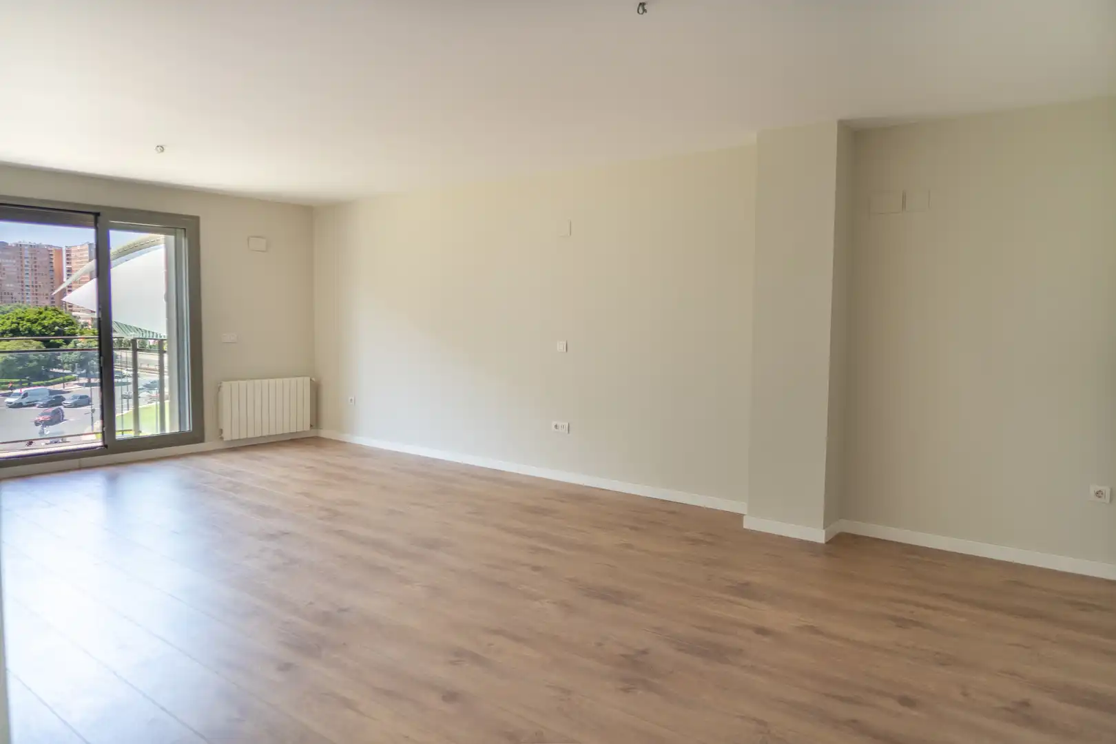 Wohnung zum Verkauf in Valencia mit Klimaanlage, Abstellraum und Schwimmbad