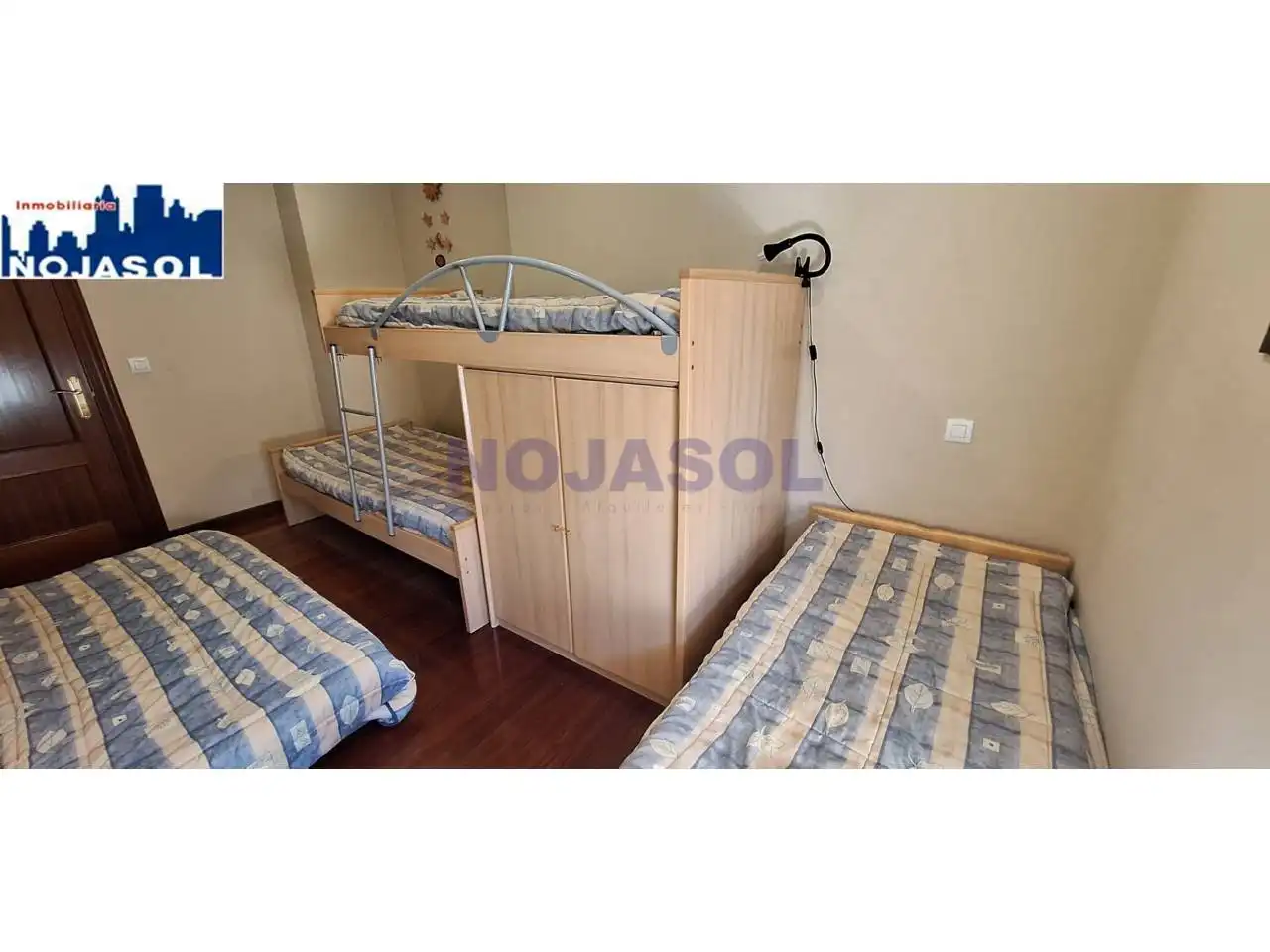 Dormitori de Apartament de lloguer en Noja amb Calefacció, Terrassa i Moblat