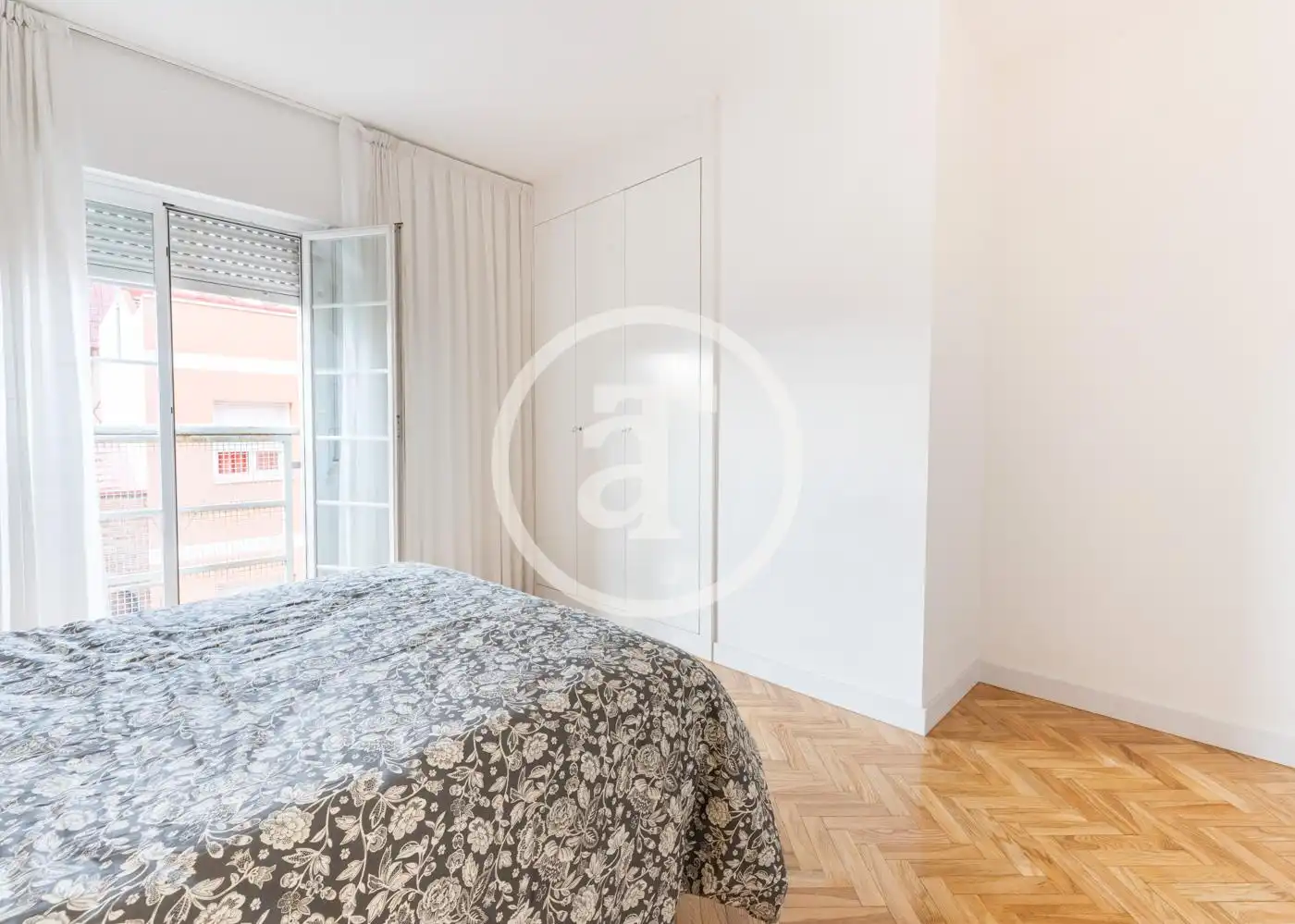 Flat for rent in Calle de Fereluz, Valdeacederas
