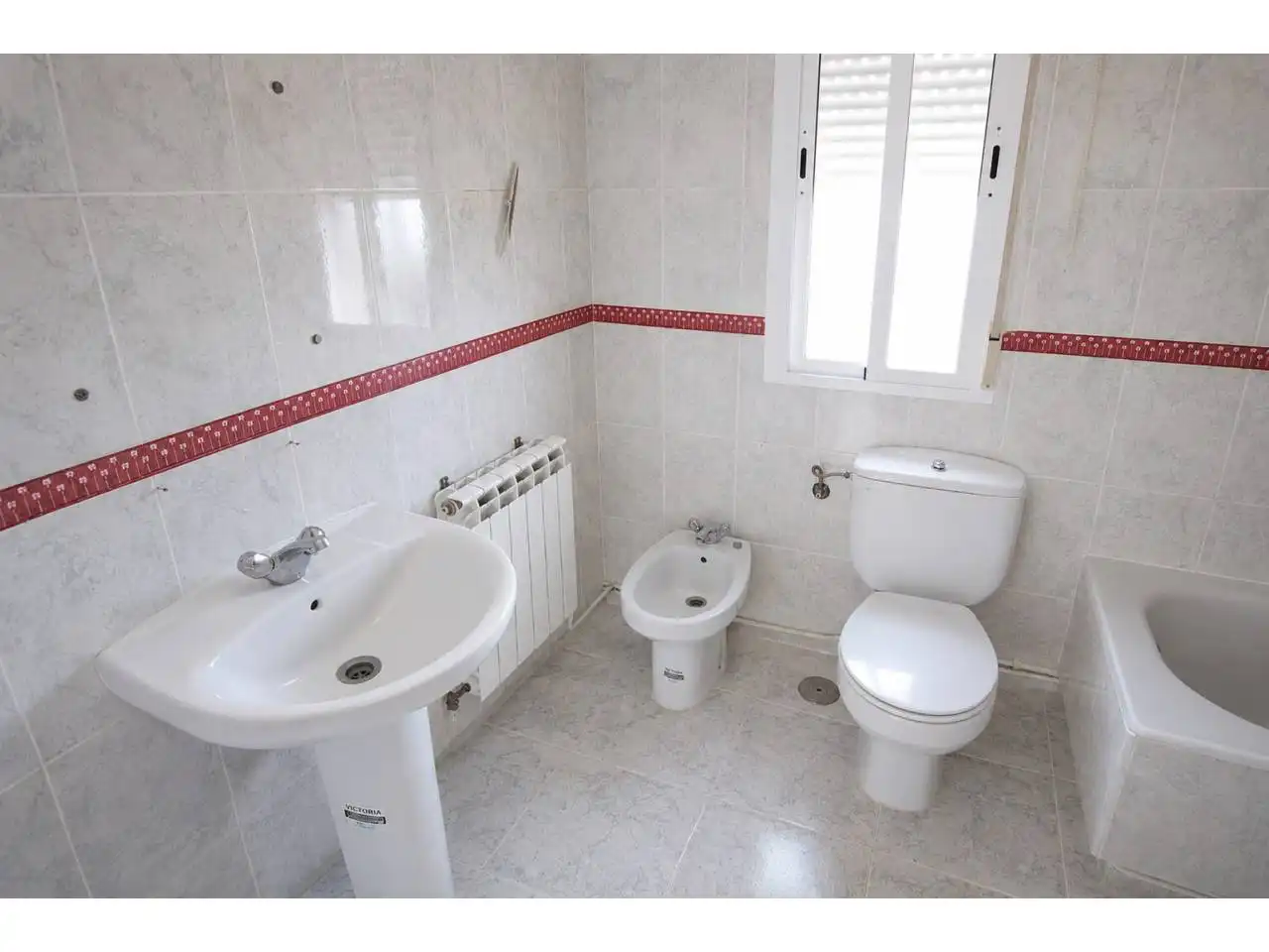 Bathroom of Houses for sale in Pioz  with Air Conditioner, Heating and Private garden
