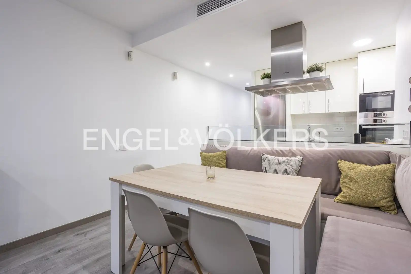 Comedor de Piso en venta en Barcelona con Aire acondicionado, Calefacción y Balcón