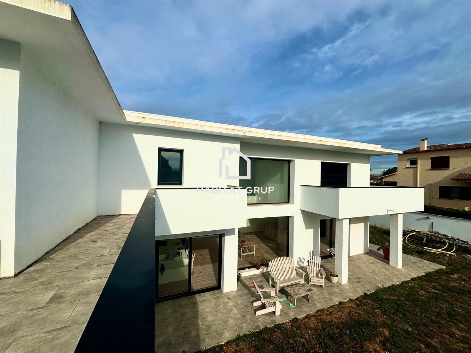 Vista exterior de Casa o xalet en venda en Vidreres amb Calefacció, Jardí privat i Terrassa