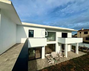 Vista exterior de Casa o xalet en venda en Vidreres amb Calefacció, Jardí privat i Terrassa
