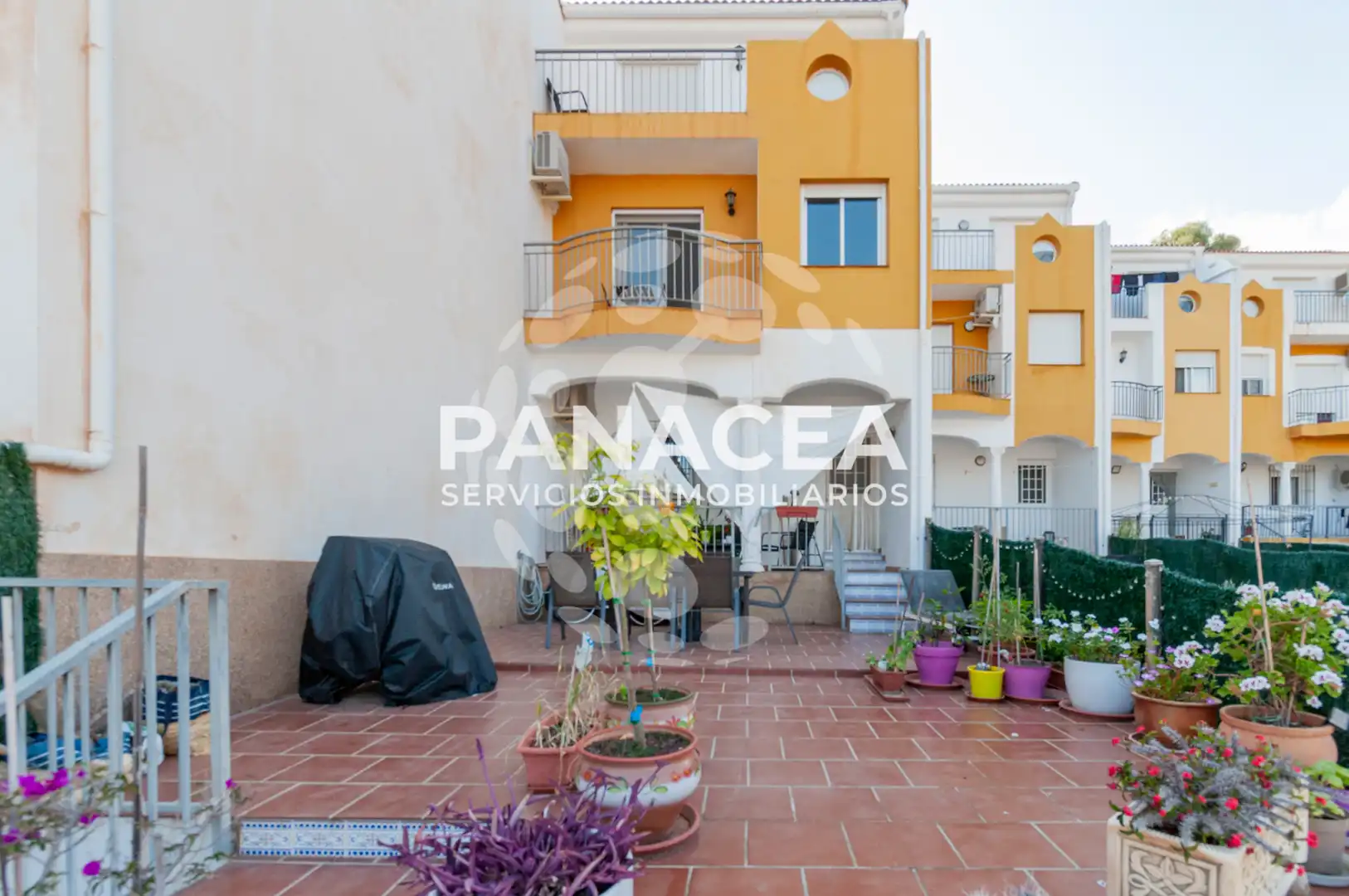 Terraza de Casa adosada en venta en Albuñol con Jardín privado, Terraza y Amueblado