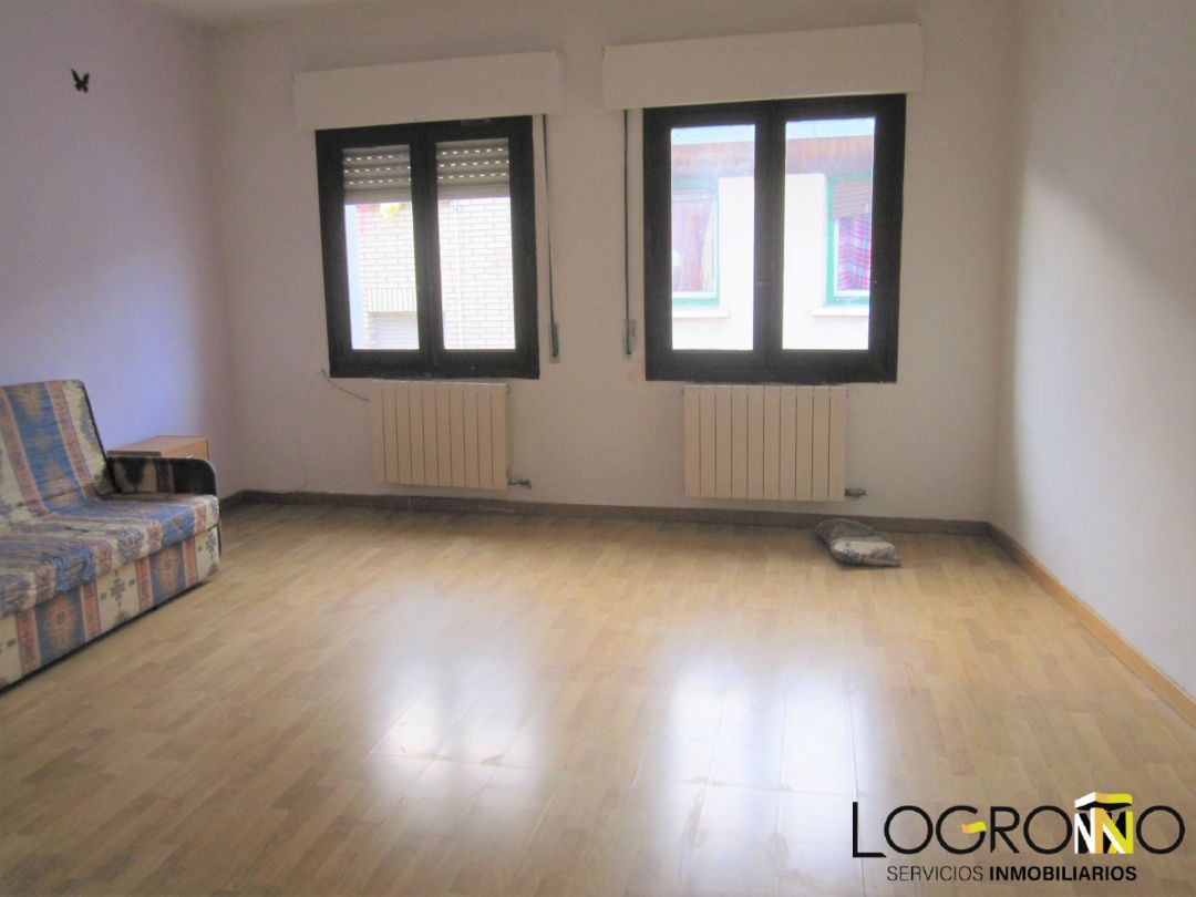 House or chalet for sale in  Logroño  with Heating