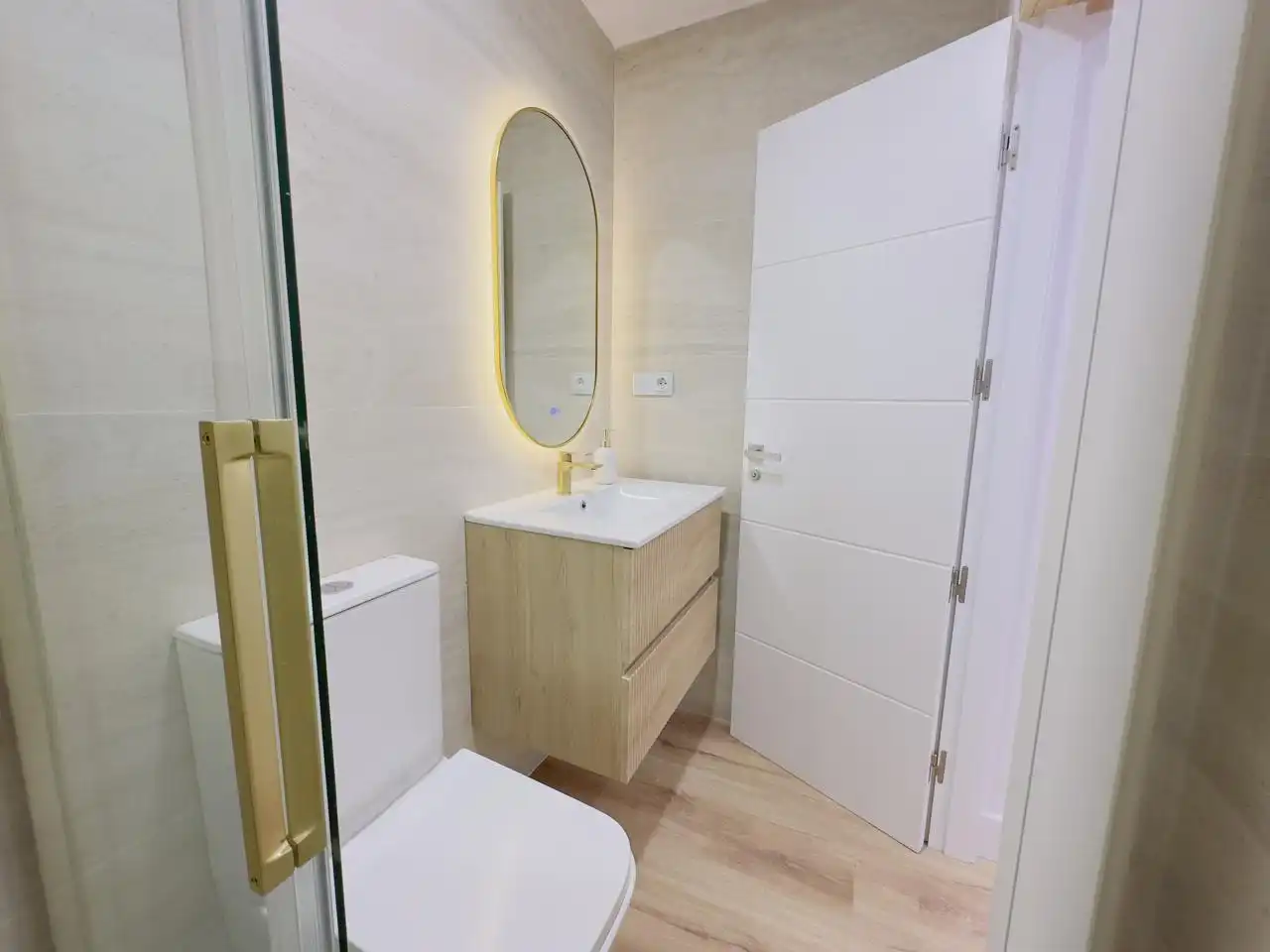 Badezimmer von Wohnung zum Verkauf in Madrid mit Klimaanlage, Heizung und Möbliert
