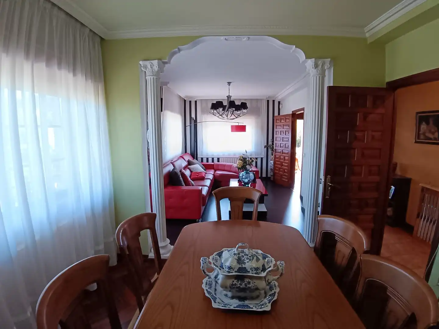 Menjador de Casa o xalet en venda en Pontevedra Capital  amb Calefacció, Jardí privat i Parquet