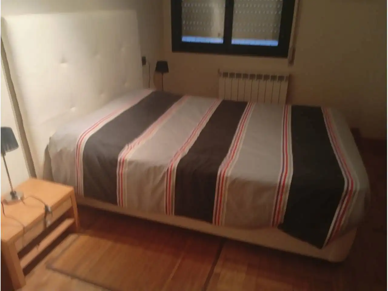 Dormitori de Pis en venda en Oviedo  amb Calefacció, Parquet i Moblat