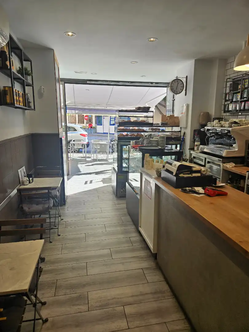 Local en traspaso en Marbella con Aire acondicionado, Terraza y Amueblado