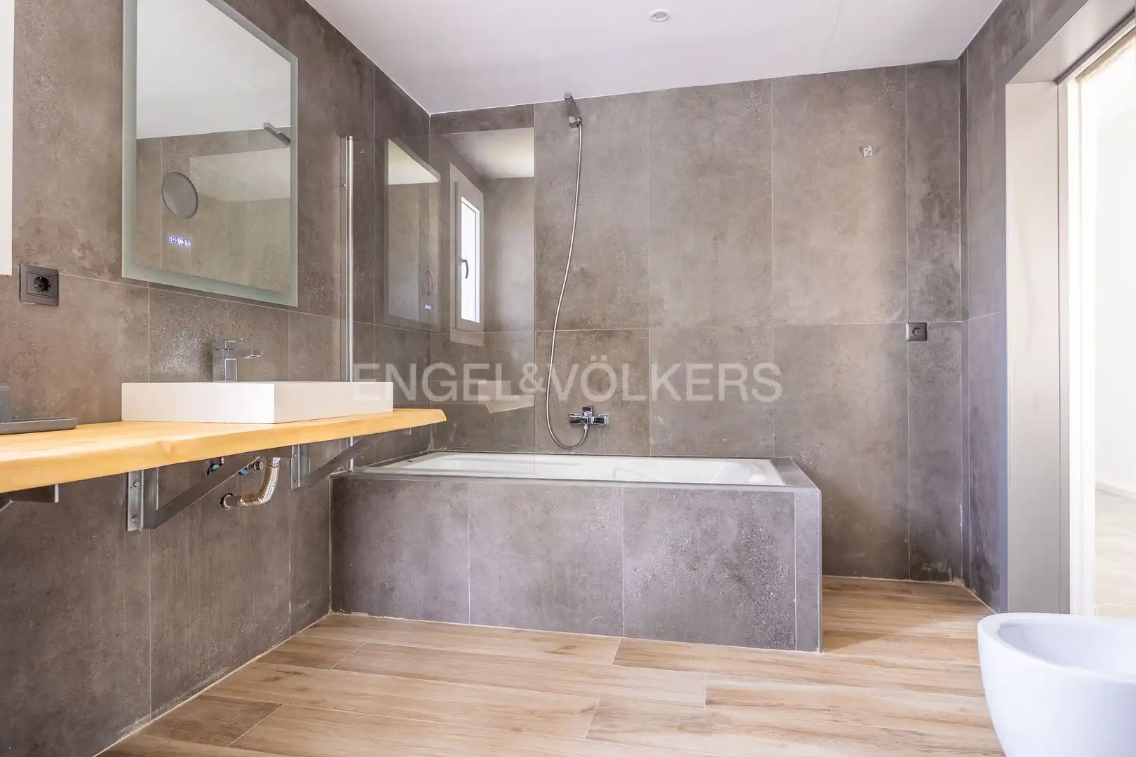 Badezimmer von Country house zum Verkauf in Espartinas mit Klimaanlage, Heizung und Privatgarten