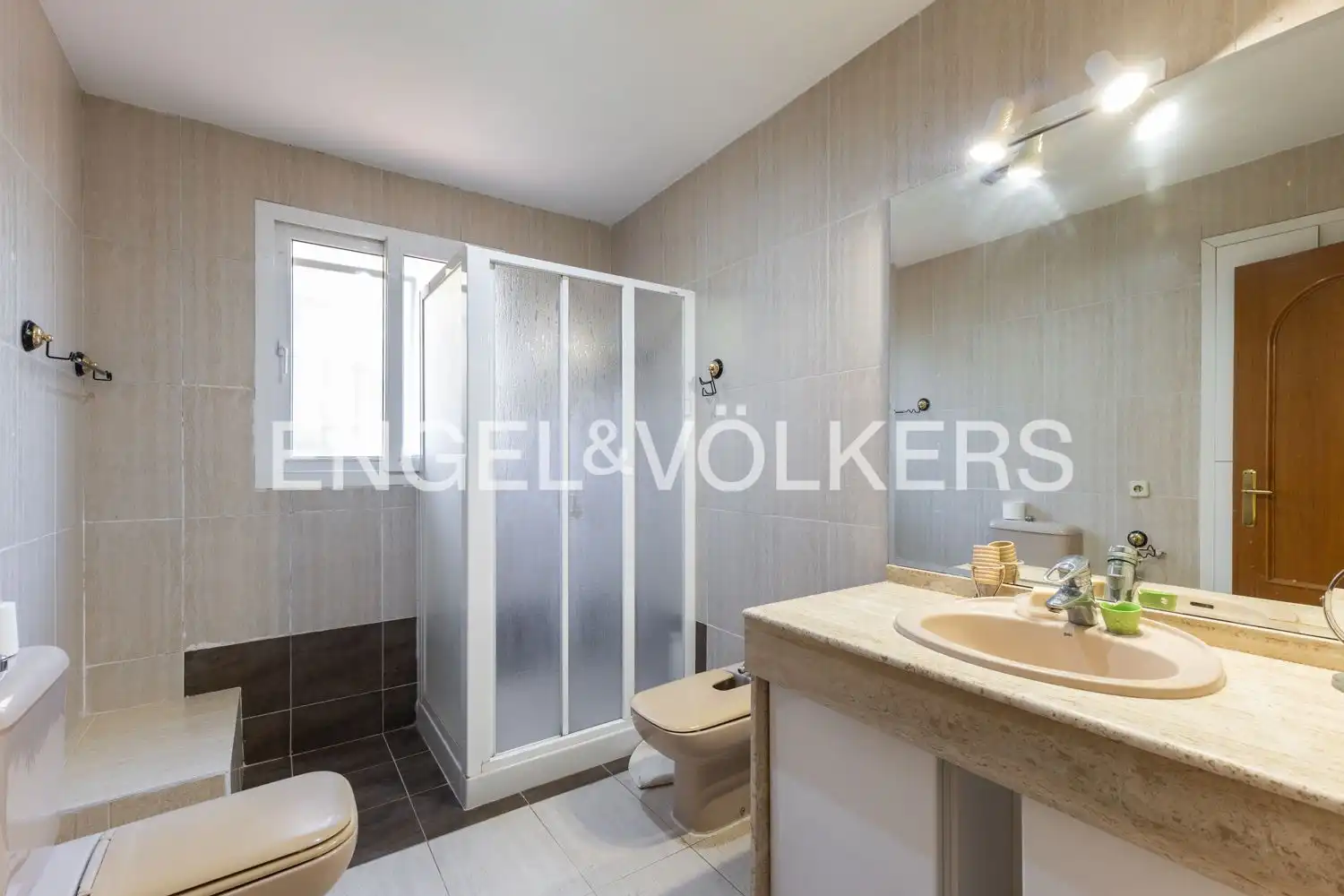 Baño de Casa o chalet en venta en Paterna con Aire acondicionado, Calefacción y Jardín privado