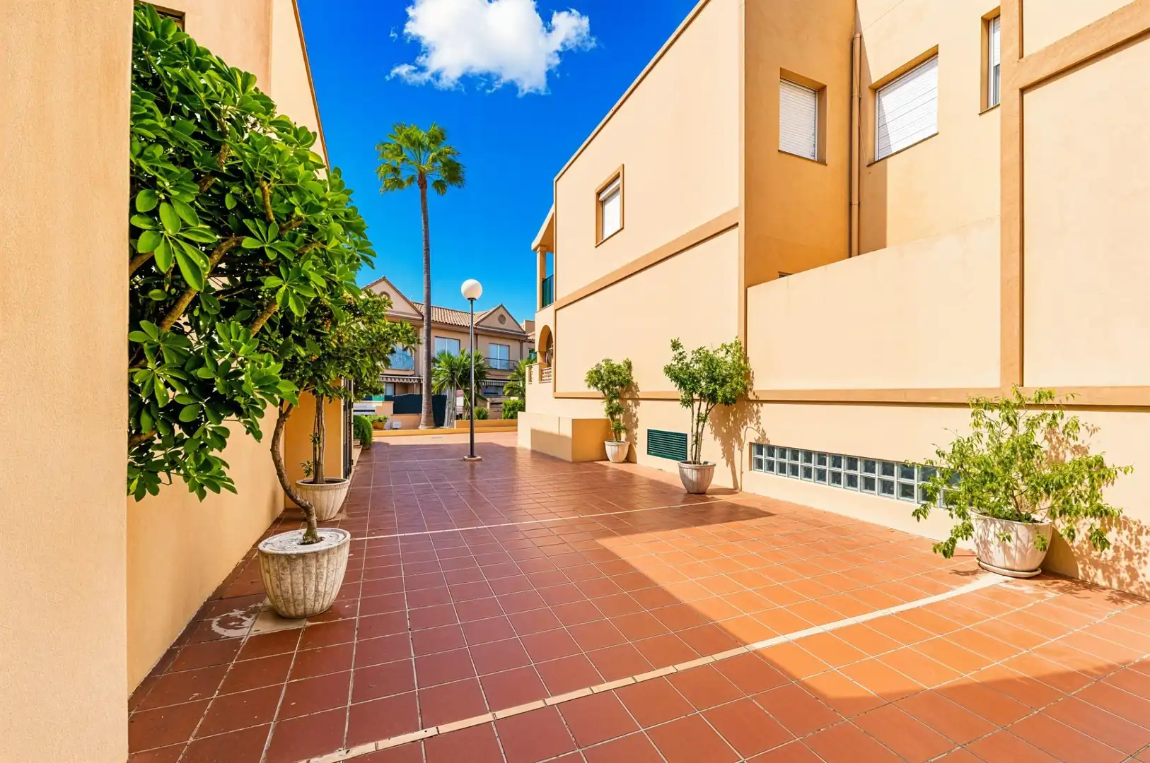Vista exterior de Apartamento en venta en Chiclana de la Frontera con Aire acondicionado, Jardín privado y Terraza