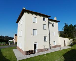 Vista exterior de Casa o xalet en venda en El Franco  amb Jardí privat