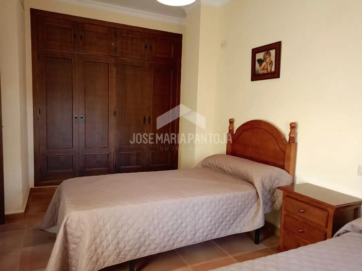 Dormitori de Casa o xalet en venda en Arcos de la Frontera amb Calefacció, Jardí privat i Traster