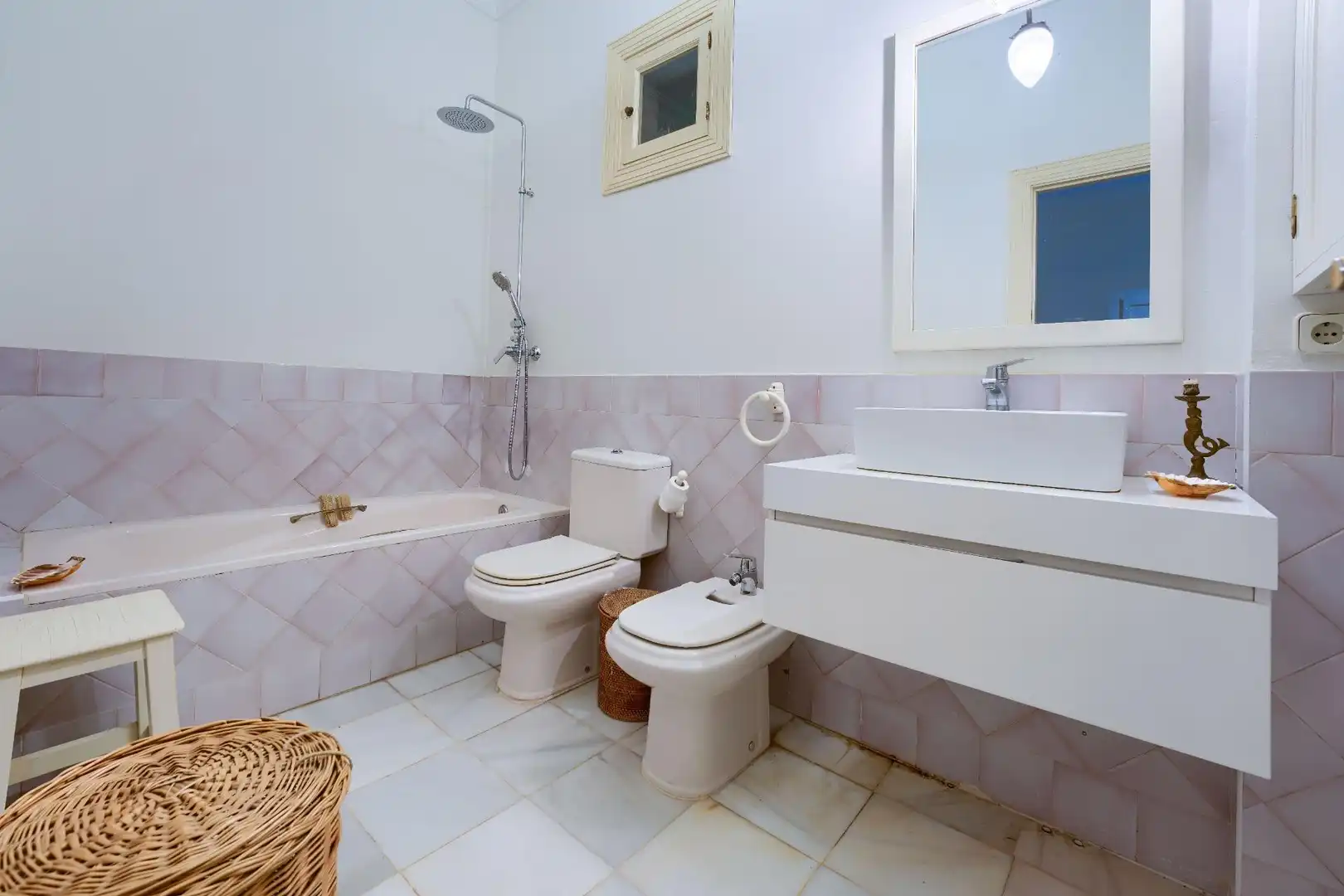 Bany de Casa o xalet en venda en Sanlúcar la Mayor amb Aire condicionat, Jardí privat i Terrassa