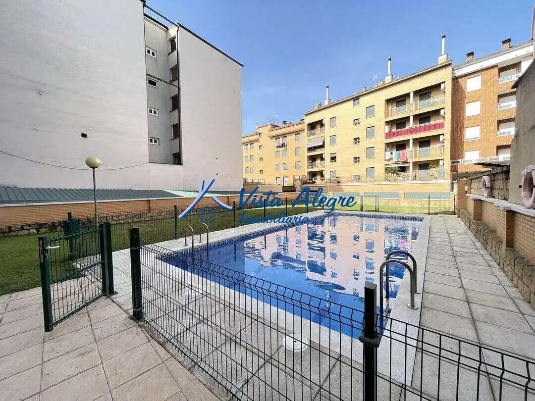 Swimming pool of Flat for sale in Haro  with Air Conditioner, Heating and Parquet flooring