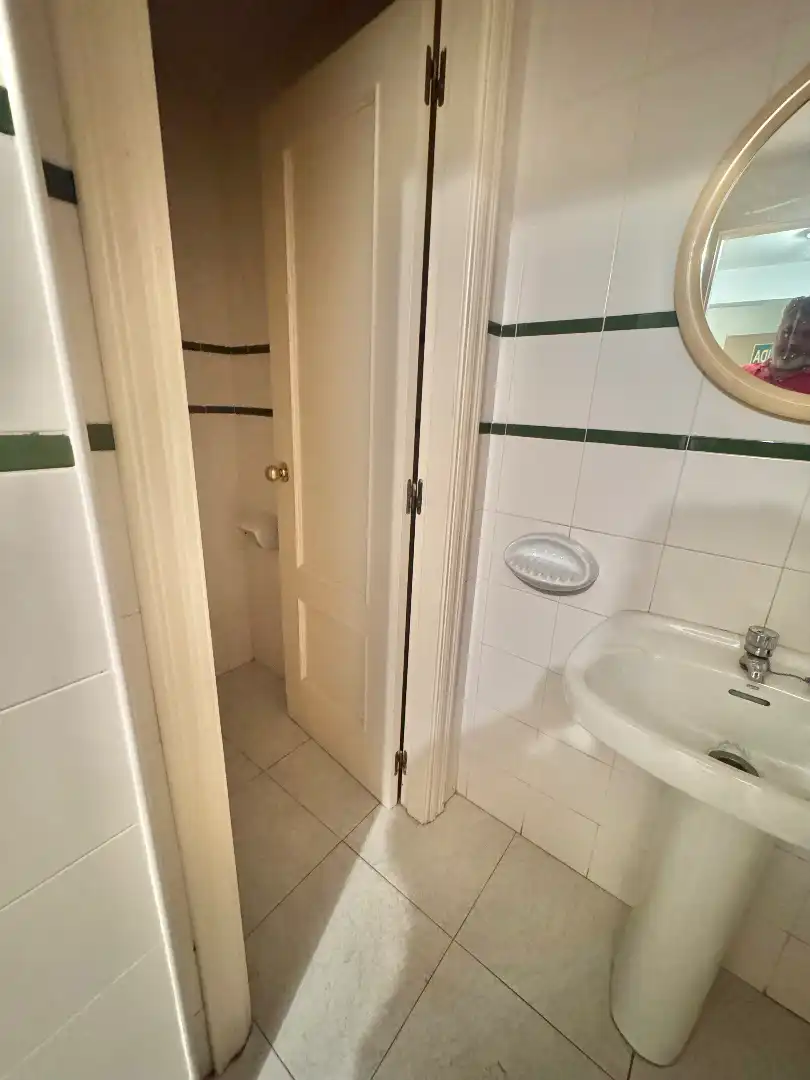 Badezimmer von Geschaftsraum zur Miete in Badajoz mit Klimaanlage, Heizung und Alarm